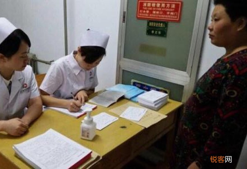 已办理了城镇退休职工重症门诊，重症医疗费用是直接划到医保卡吗？