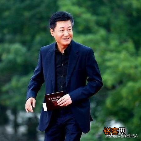 中国内地所有知名导演中谁没离过婚？谁和发妻走到最后？