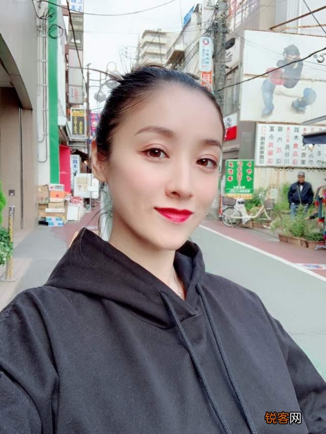 8年过去了,被张艺谋开除出剧组,爆料张艺谋超生的女星今何在？