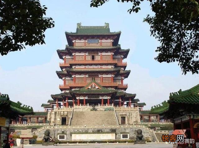 《登鹳雀楼》这首诗写了什么风光？如何理解？