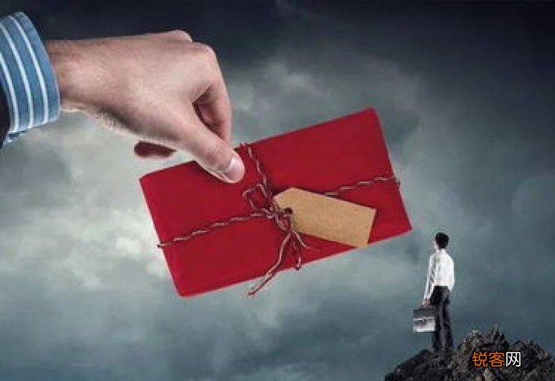 年前辞职了，公司把我年终奖扣了这合法吗？