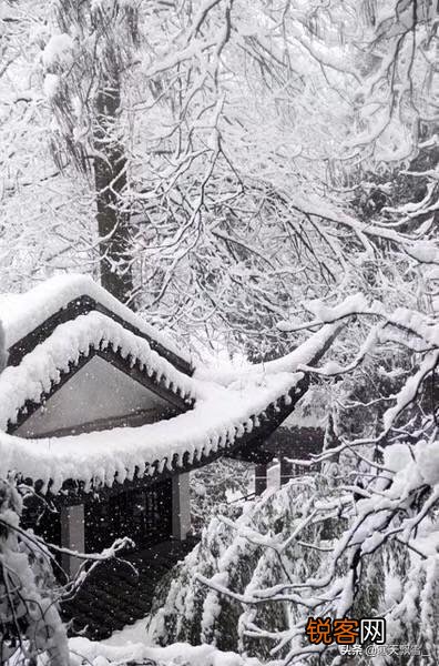 冬天的雪非常漂亮,谁能用诗词写一写,赞美下？