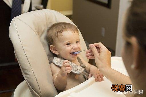 宝宝什么时候添加辅食？6个月后吗？一开始添加辅食吃什么？