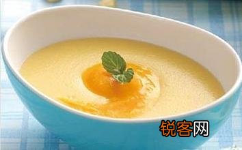 新生儿6个月后可以用哪些食物作为辅食,来确保足够的营养？