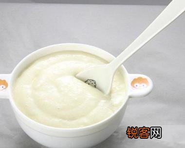 新生儿6个月后可以用哪些食物作为辅食,来确保足够的营养？