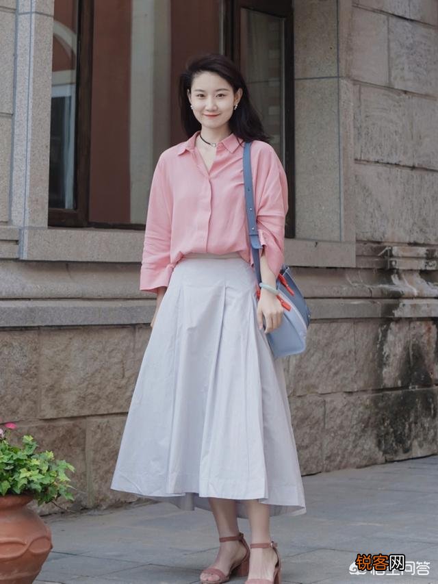 女生买什么样的衣服才能穿出高级且不廉价的感觉？