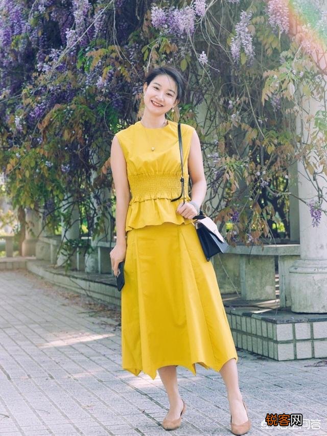 女生买什么样的衣服才能穿出高级且不廉价的感觉？