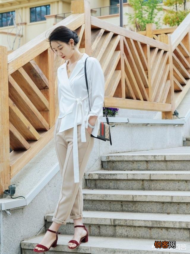女生买什么样的衣服才能穿出高级且不廉价的感觉？