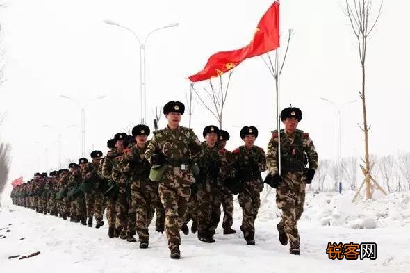 军事上的拇指测距,有科学依据嘛？