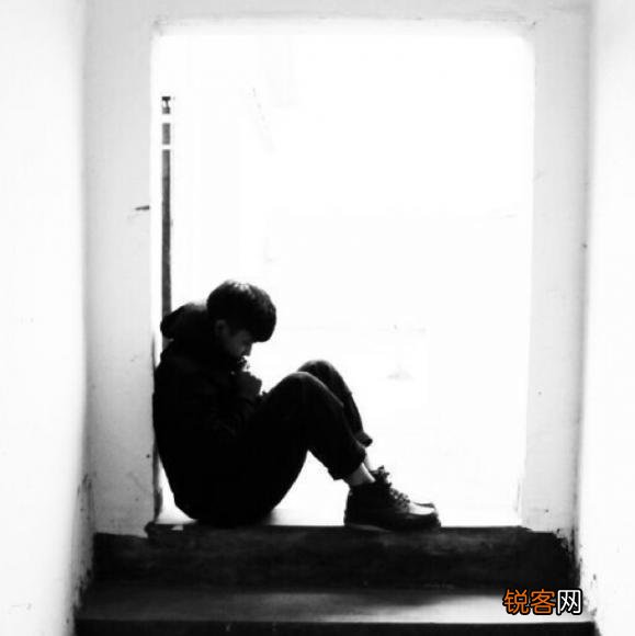 她 只要他喜欢,我怎么都可以？爱一个人你会选择卑微吗？