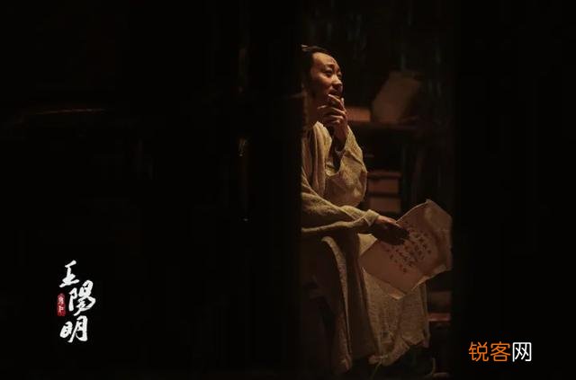 王阳明：“你未看此花时,此花与汝同归于寂；你来看此花时,则此花颜色一时明白起来。”你如何看待这句话？