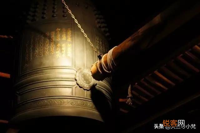 王阳明：“你未看此花时,此花与汝同归于寂；你来看此花时,则此花颜色一时明白起来。”你如何看待这句话？