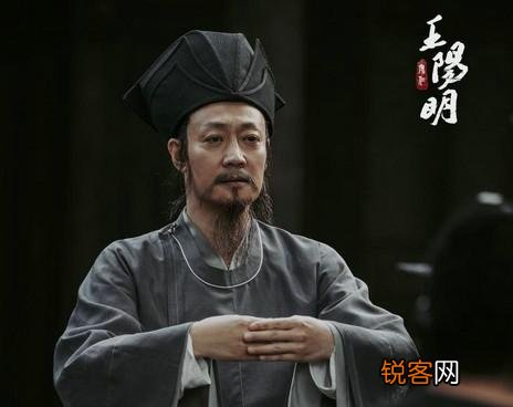 王阳明：“你未看此花时,此花与汝同归于寂；你来看此花时,则此花颜色一时明白起来。”你如何看待这句话？