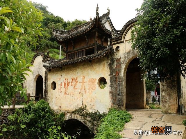 从上海出发有哪些适合轿车而且风景不错的自驾游路线？