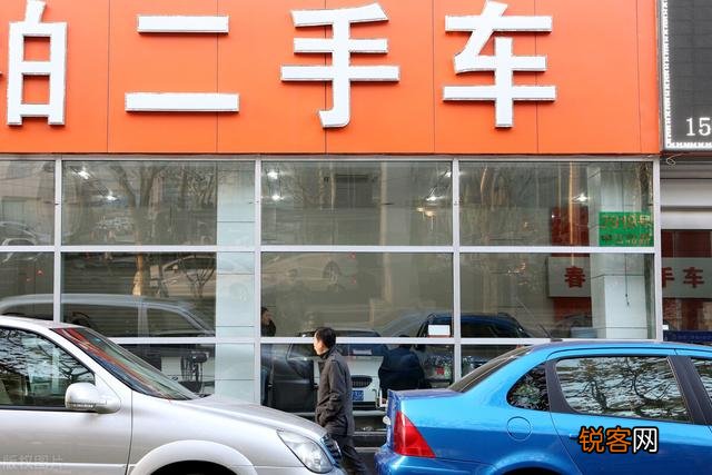 买二手车是直接去二手车市场买还是网上平台买？