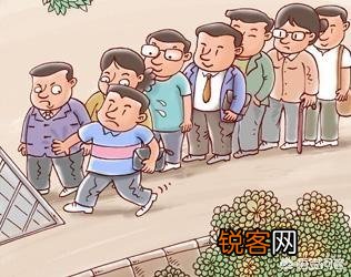 沈阳男子超市结账插队被后面大哥胖揍,怎么道歉都不好使,你怎么看？