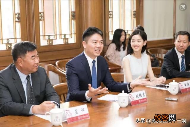 刘强东一家三口首次同游瑞士,画面温馨,网友:“这才是真爱！”你如何看？