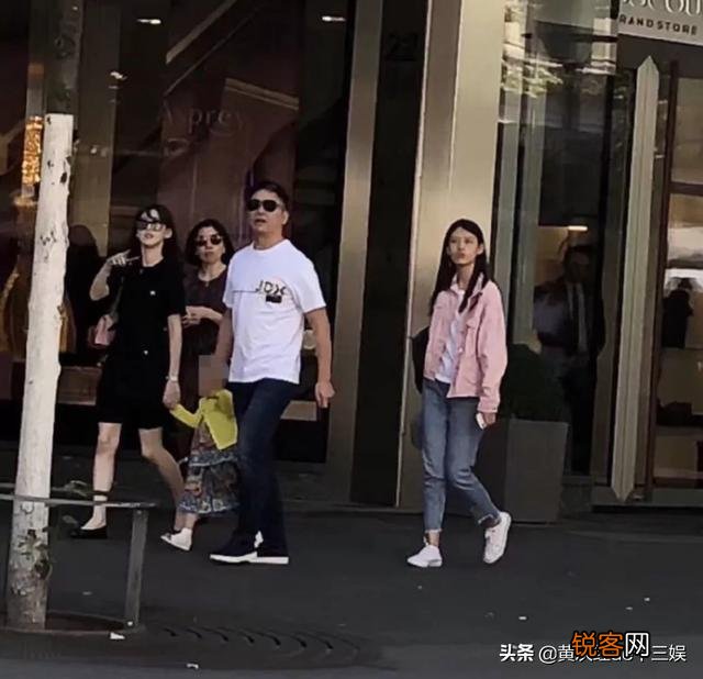 刘强东一家三口首次同游瑞士,画面温馨,网友:“这才是真爱！”你如何看？