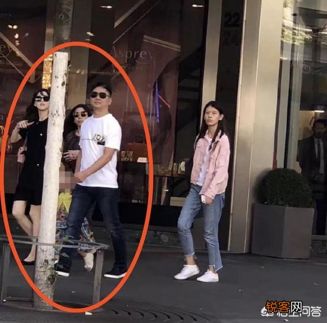 刘强东一家三口首次同游瑞士,画面温馨,网友:“这才是真爱！”你如何看？