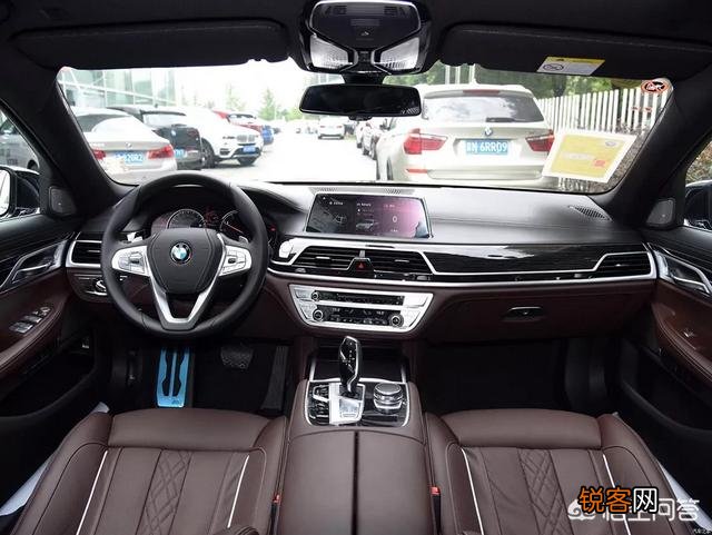 新款宝马7系跟二手玛莎Ghibli之间该如何选择？两款车的优势是什么？