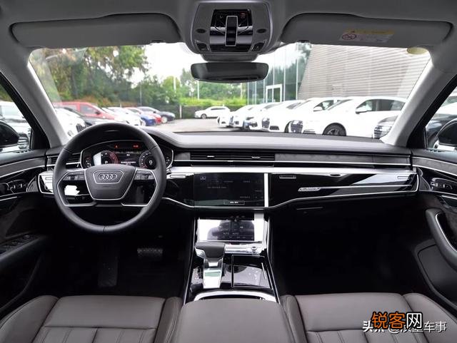 低配奥迪A8和宝马7系哪个性价比高？