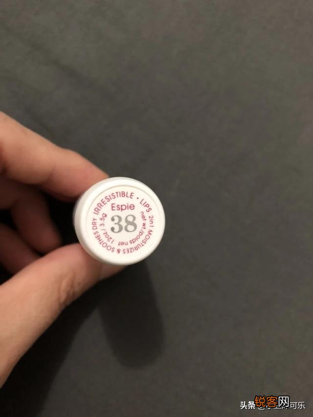 哪个牌子的润唇膏是让你回购五次以上的？
