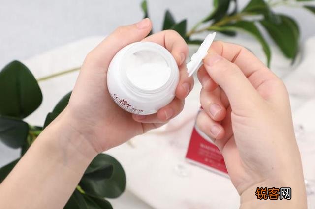 你们都是用什么护肤品来美白的呀?