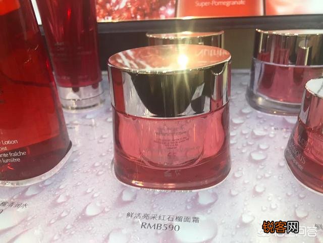 皮肤暗黄,有什么护肤品可以美白淡斑？
