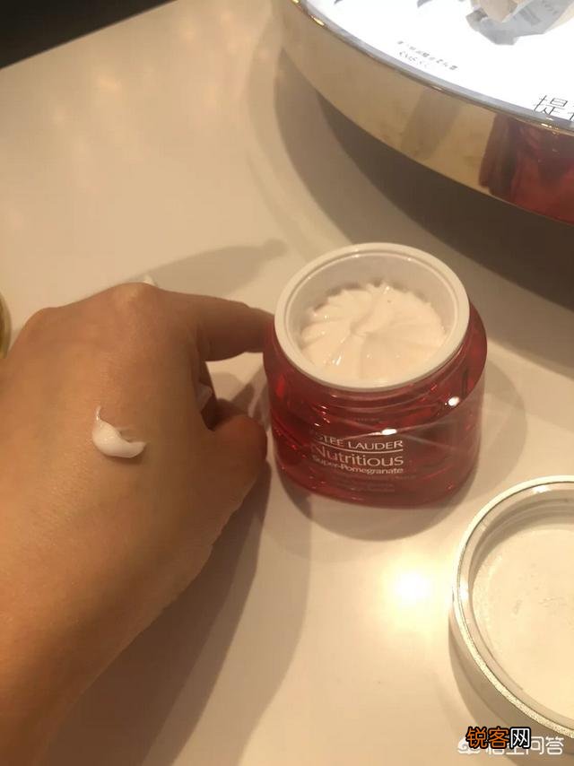 皮肤暗黄,有什么护肤品可以美白淡斑？
