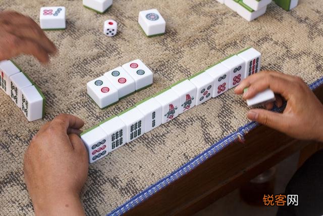 打麻将是靠运气还是靠技术？