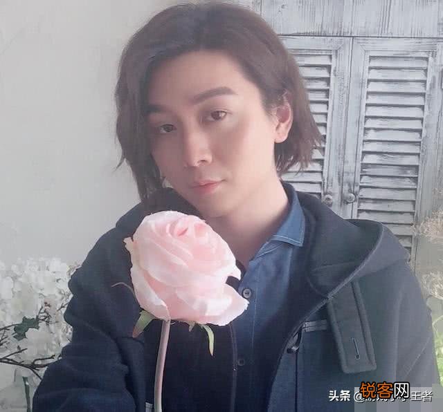 张大仙虎牙首秀,网传10W贵族里面“神皇”贵族惹人注意,续费一个月150W RMB,你怎么评价？