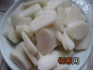 雪菜冬笋炒年糕的做法