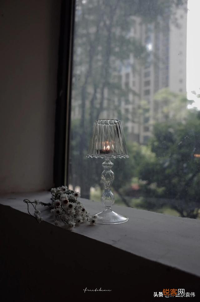 总有一首歌,当熟悉的旋律响起,便会让人陷入深深的沉思,你听到哪首歌时会勾起回忆？