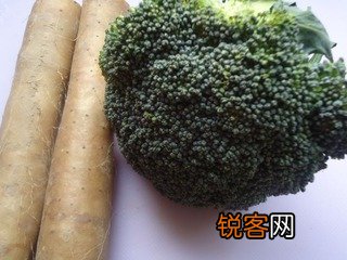 西兰花炒山药的做法