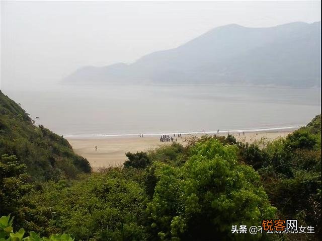 去舟山玩的话住东港合适还是朱家尖合适？