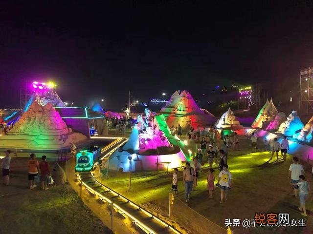 去舟山玩的话住东港合适还是朱家尖合适？