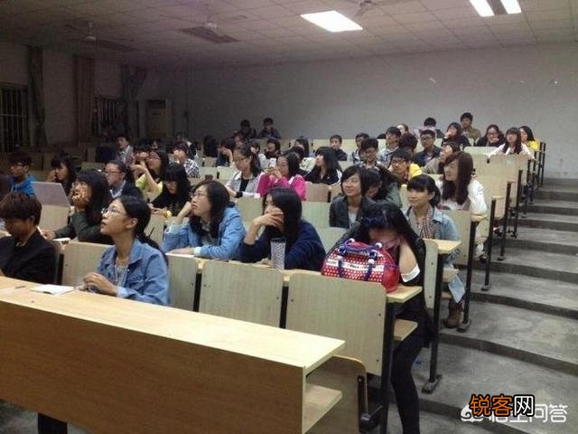 一个大学生如何从刚出社会到自行创业呢？拥有的人脉又如何正确经营？