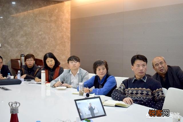如何突破小微企业的发展困境和发展策略？