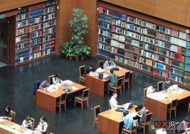 你觉得是周围有人的时候学习有动力,还是一个人学习的时候更有动力？