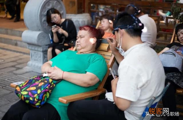 为什么街边突然出现了很多采耳店？