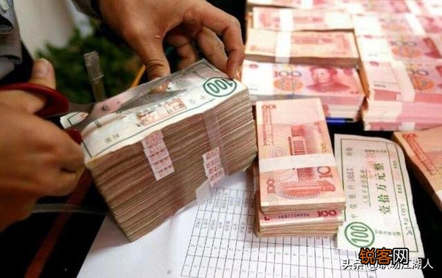 领导突然开口向自己借钱,该不该借呢？
