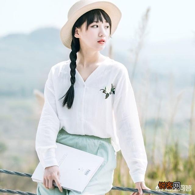 淘宝上有哪些好的小众女装店铺？