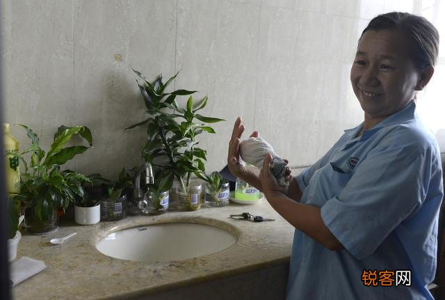 你身边有没有不显山不漏水的隐形富豪,一件很小的事情突然显露出来？什么体验？