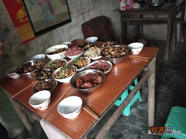 手头有十万做个什么样的小买卖可以纯利润在每天二百的？求推荐？