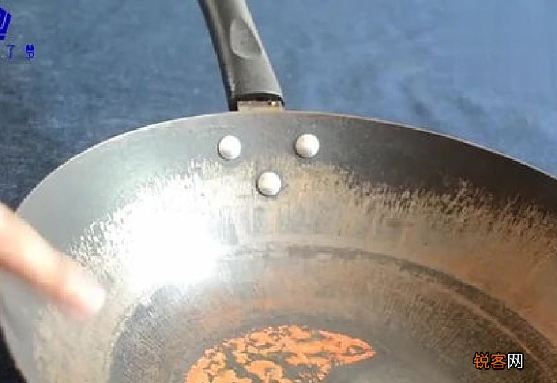 不粘锅生锈了还能用吗