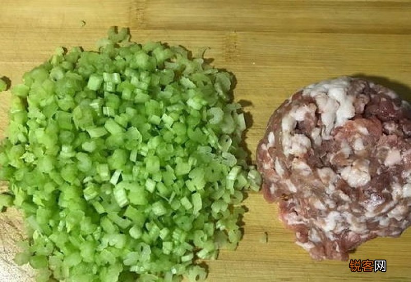 猪肉香菇饺子馅怎么调嫩
