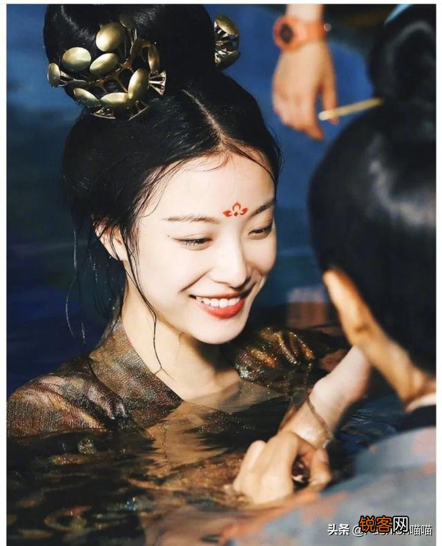 有眼尾上挑的好看人儿吗？