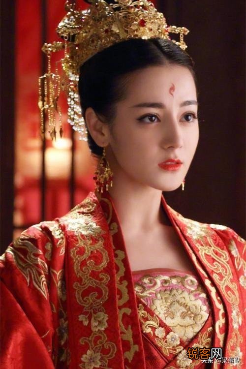 你认为迪丽热巴是标准美女吗？她和中国传统的美女有什么不同？