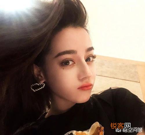 你认为迪丽热巴是标准美女吗？她和中国传统的美女有什么不同？