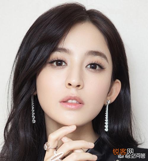 你认为迪丽热巴是标准美女吗？她和中国传统的美女有什么不同？